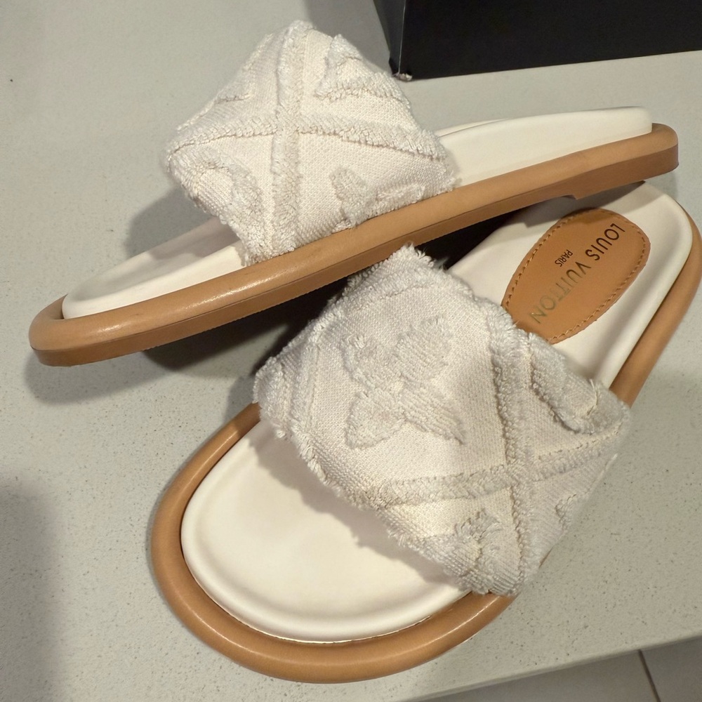 Louis Vuitton flat mule / Slide Sandals